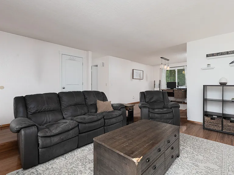 8442 Hawksridge Dr SE — Photo 17