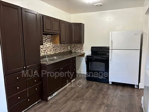 752 N Irving St #752-4 Photo 1