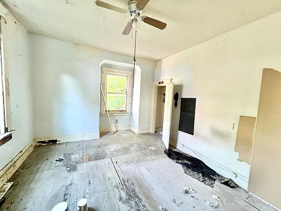 2nd image of 1642 Dewey Ave