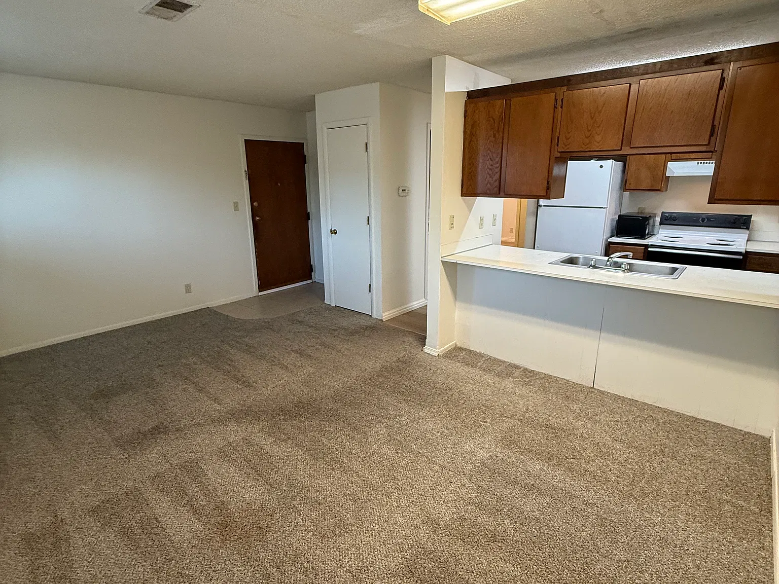 2 bed, 798 sqft, $895 — Photo 3