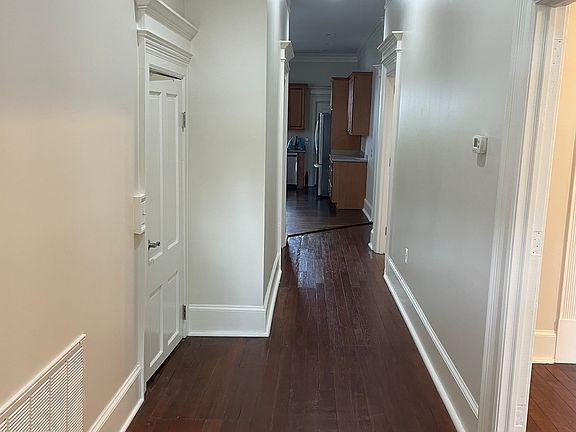4th image of 1722 Barnard St Unit A