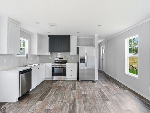 5th image of 94 Thrasher Ln E