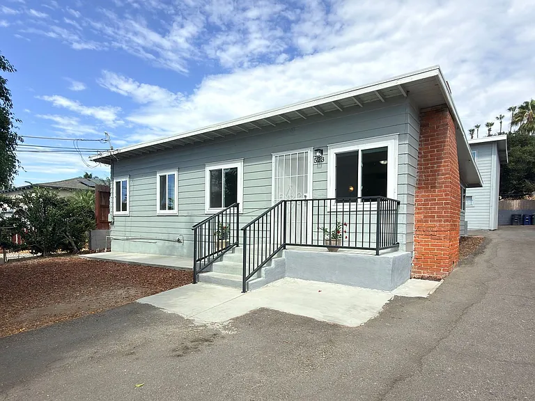 523 N Citrus Ave — Photo 3