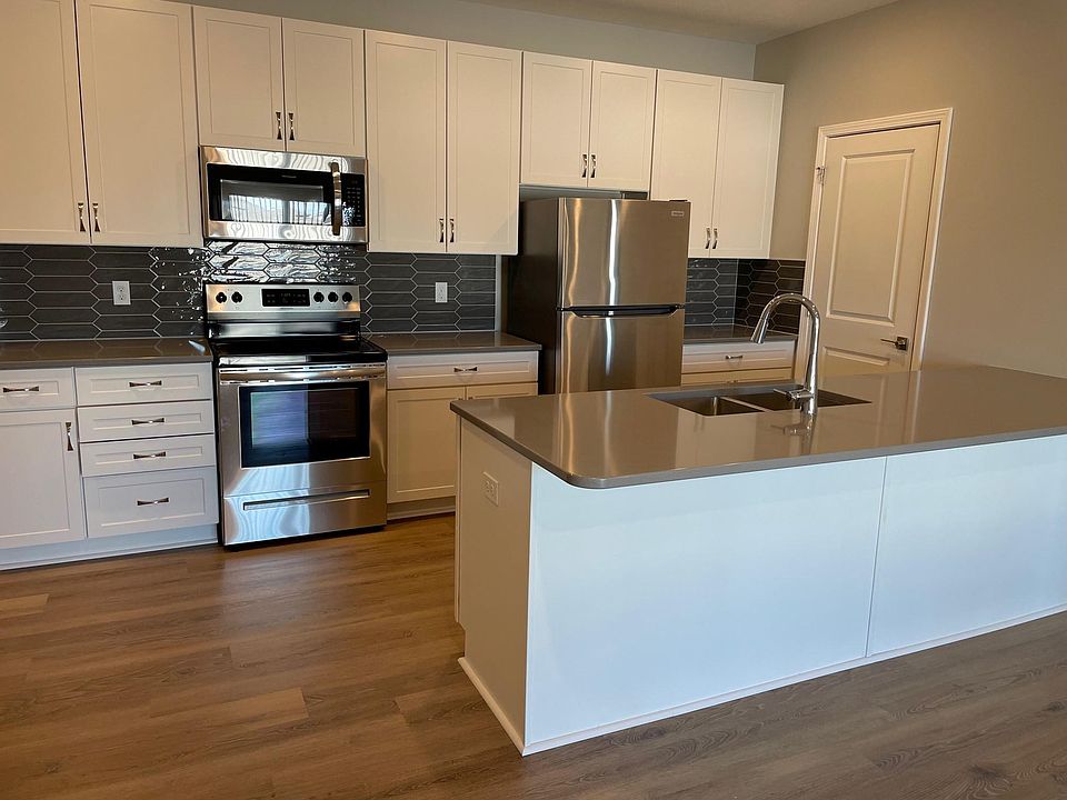 1st image of 18743 Oakmont Dr #211