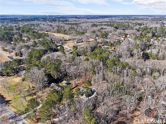 3rd image of 155 Bentwood Trail
