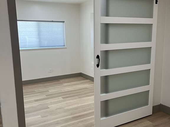 4th image of 4976 Hillridge Way #4976
