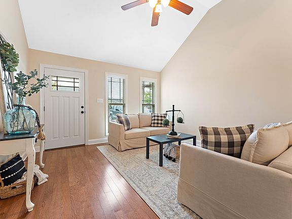 3rd image of 1727 Stone Castle Dr NE