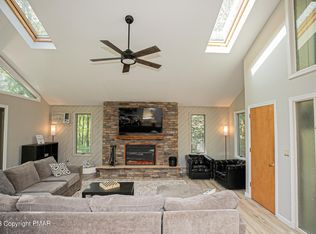 62 Crest Dr, Lake Harmony, PA 18624