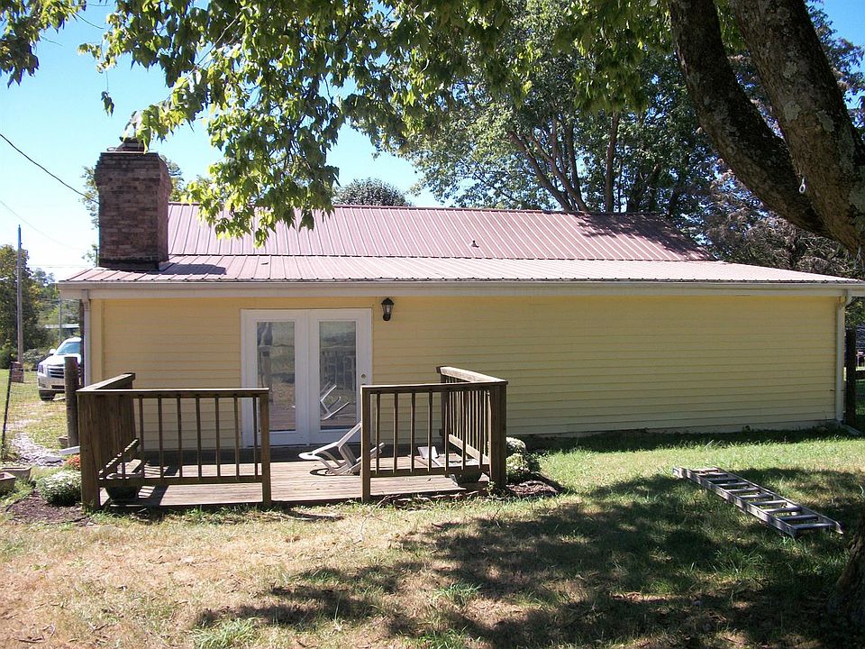 2nd image of 210 Locust Hts