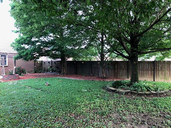 4th image of 3929 Brentwood Dr