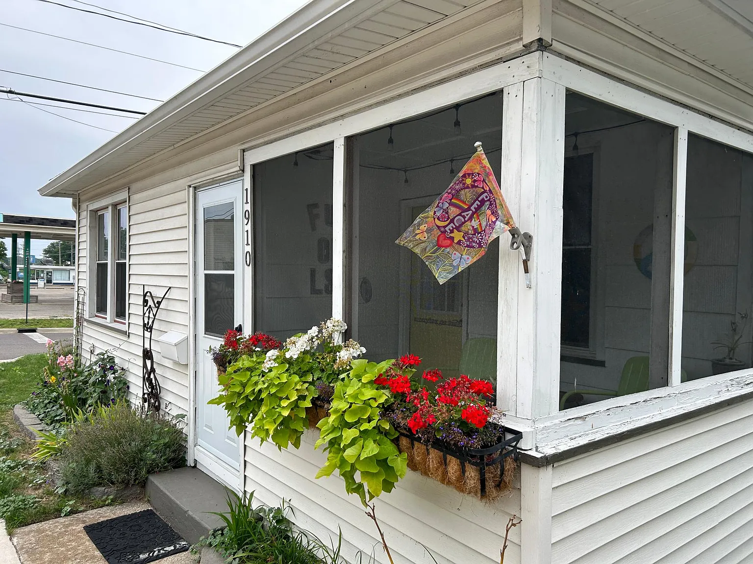 2 bed, 818 sqft, $1,800 — Photo 1
