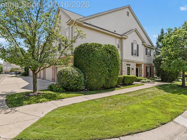 40489 Bay Harbor Ln, Canton, MI 48188
