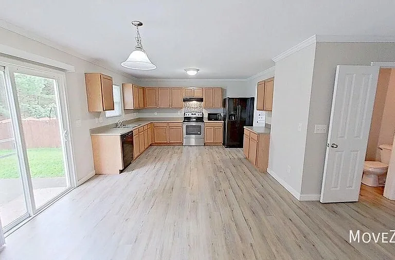 4435 Stonewall Dr — Photo 2