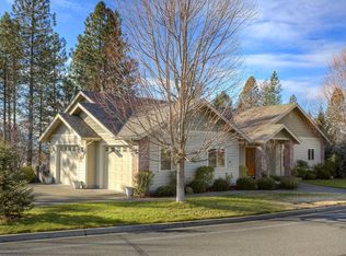 1867 NW F St, Grants Pass, OR 97526