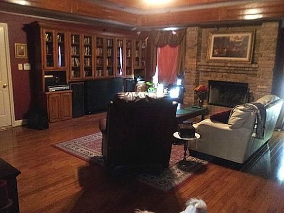 4th image of 852 Lombardy Ct