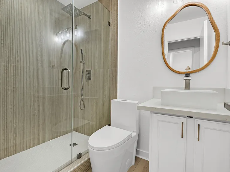 572 Macbrey Dr — Photo 16