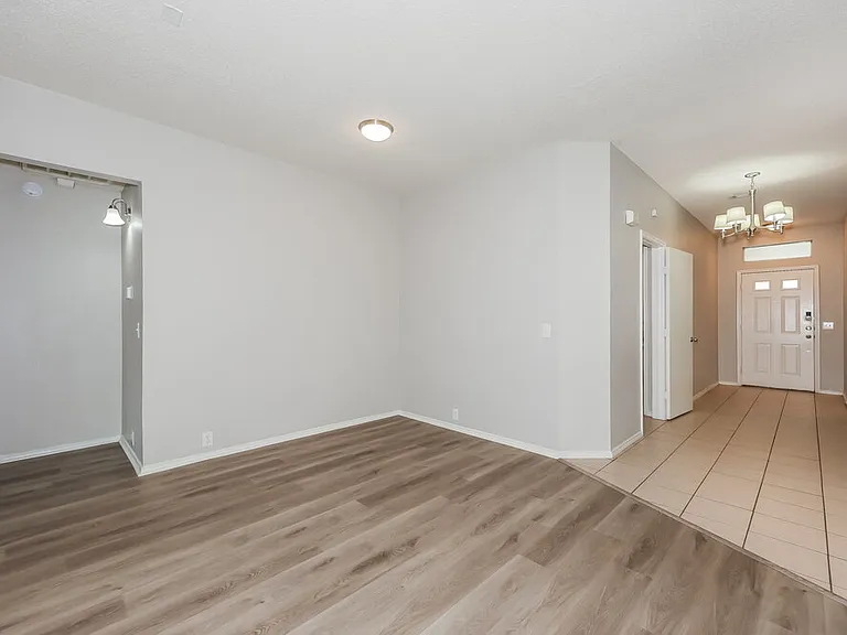 833 Lariat Dr — Photo 4