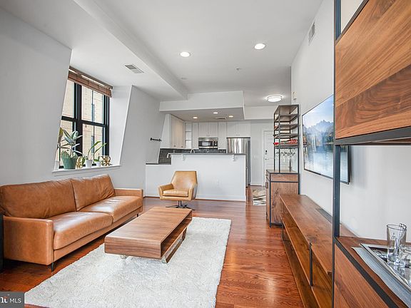 4th image of 1111 Oronoco St Unit 525
