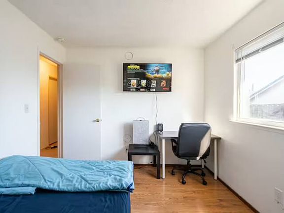 5th image of 2221 Daffodil Dr