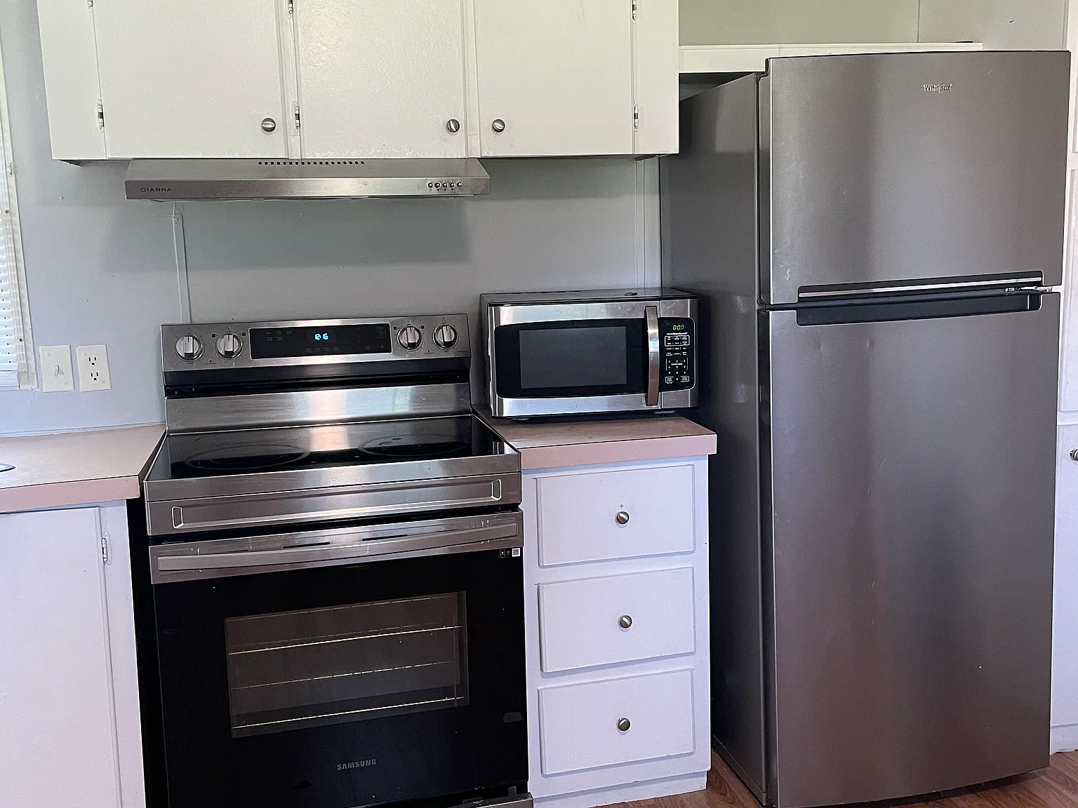 3 bed, 920 sqft, $1,295 — Photo 2