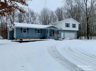 2490 Robinwood Dr, Hastings, MI 49058