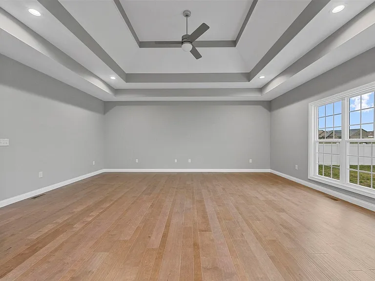 691 Denver Ln — Photo 7