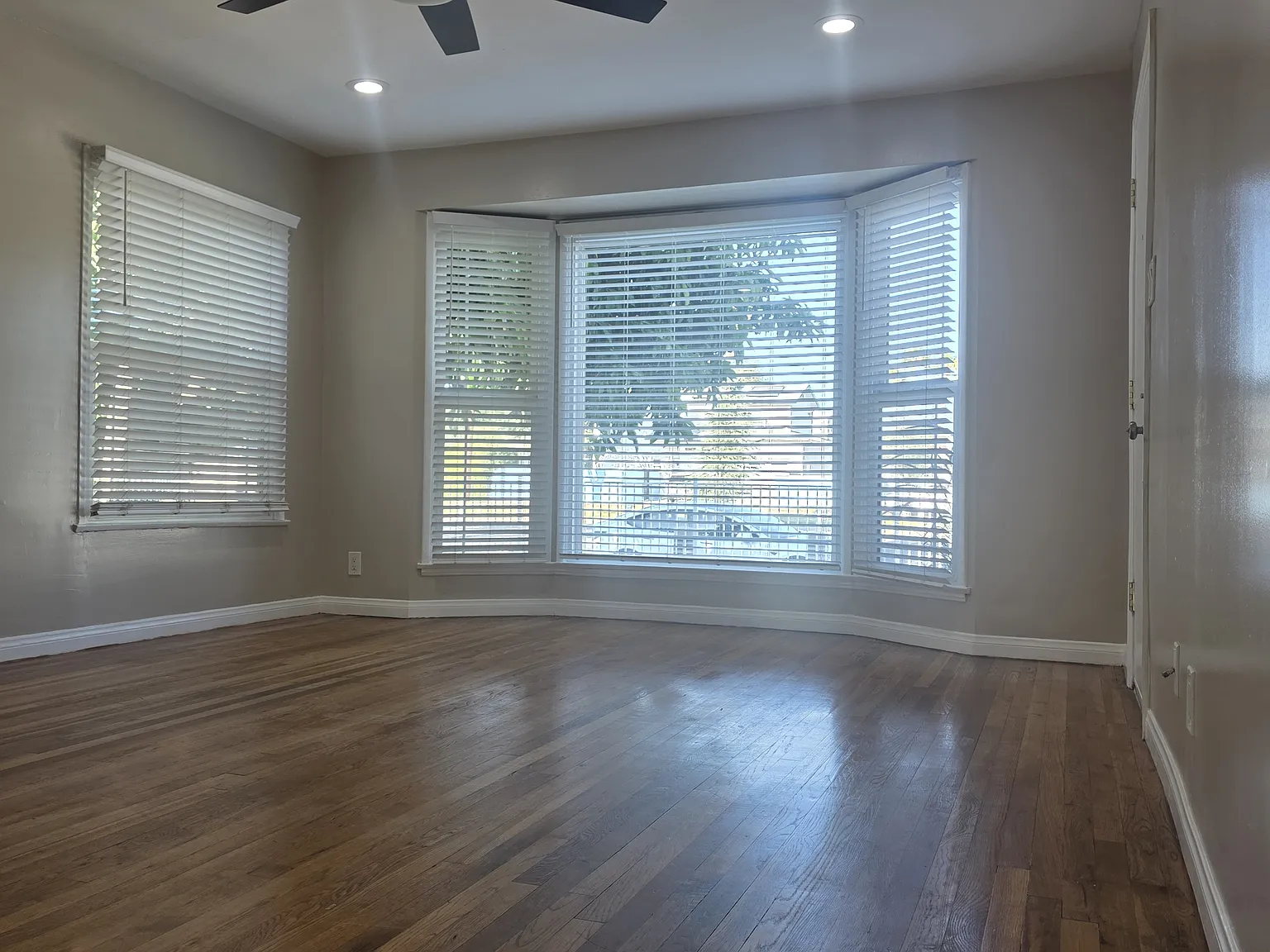 4 bed, 1434 sqft, $4,350 — Photo 3