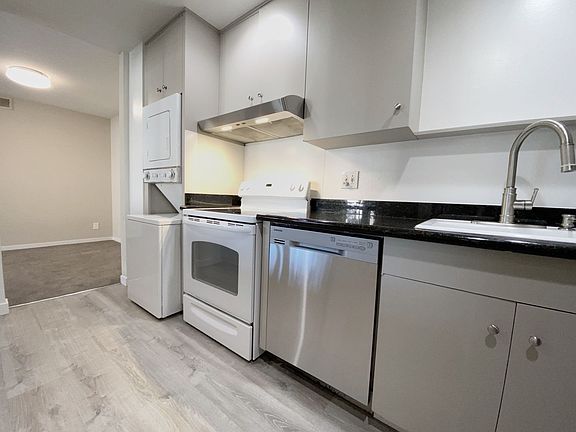 5th image of 2101 Carlmont Dr APT 109