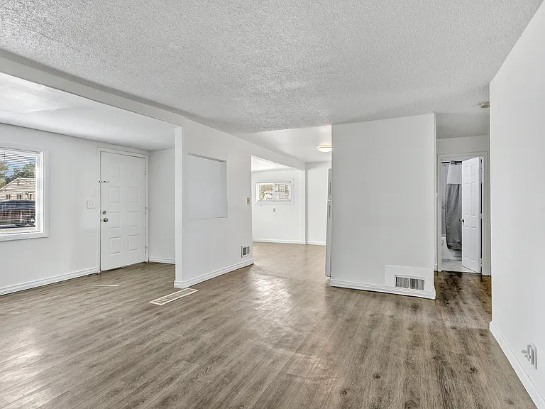 6776 Ash St — Photo 9