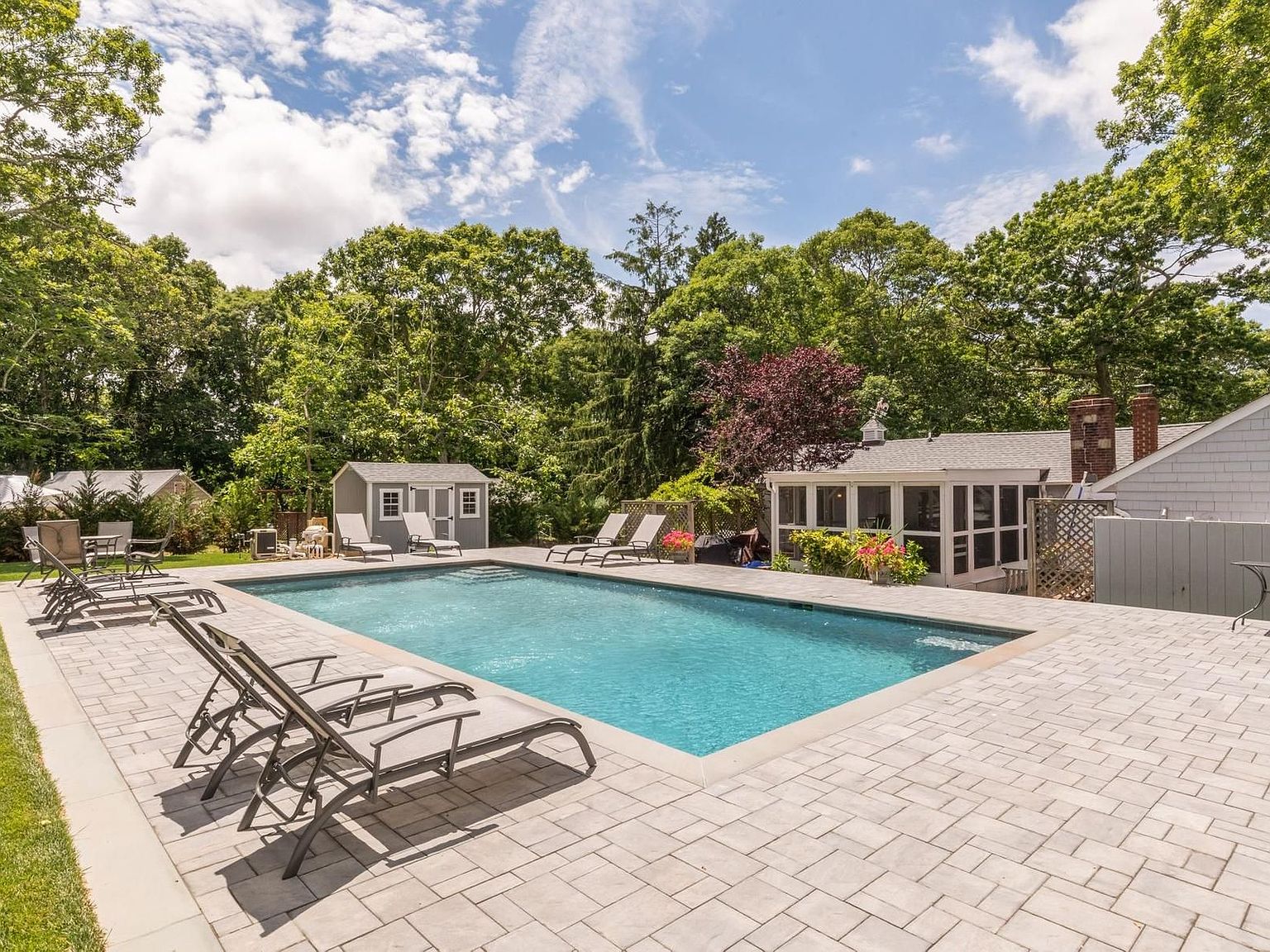 8 Oak Pl, Southampton, NY 11968 Zillow
