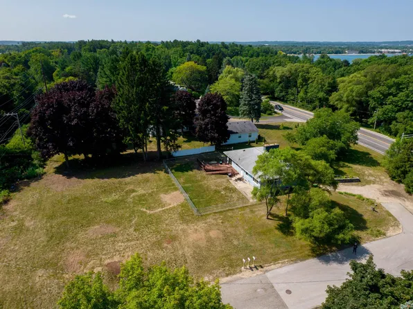 1340 N Orchard Dr, Traverse City, MI 49686