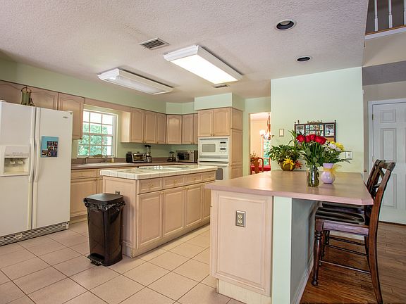 4th image of 1097 Highland Acres Dr