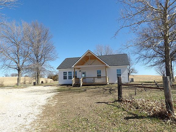 2nd image of 413 Louisiana Rd