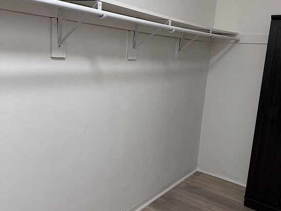 4th image of 800 NE 14th Pl