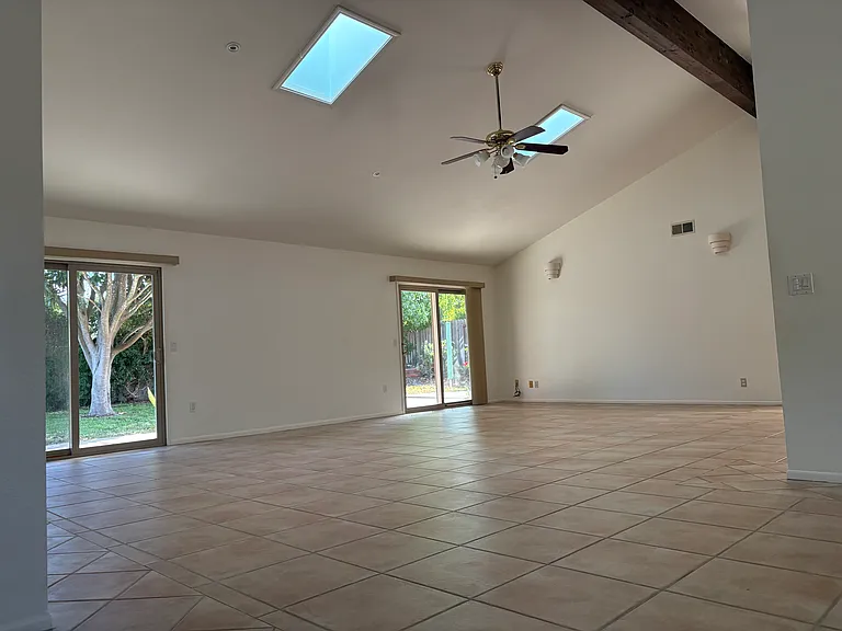 415 Wellington Dr — Photo 5