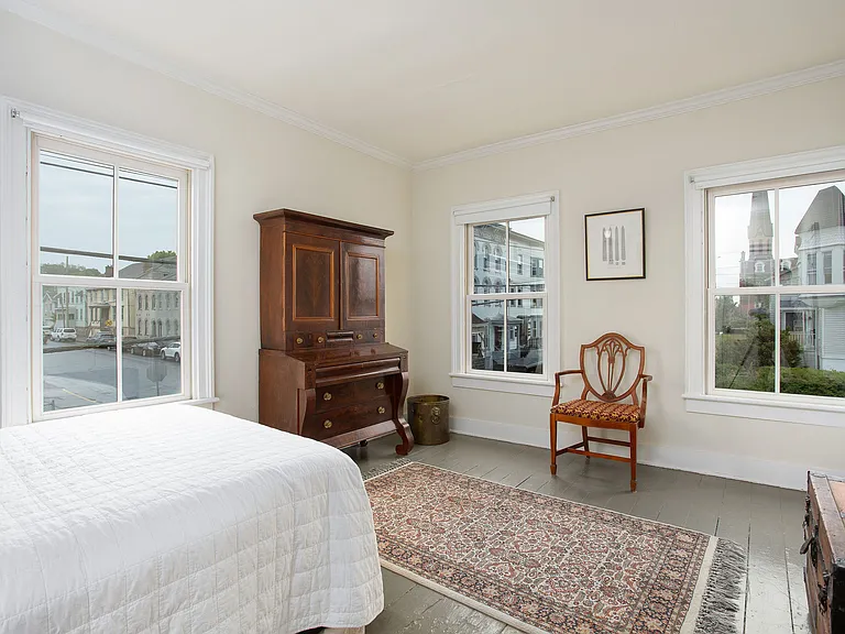 562 State St — Photo 14