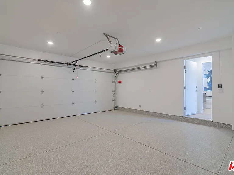 1214 N Sycamore Ave — Photo 15