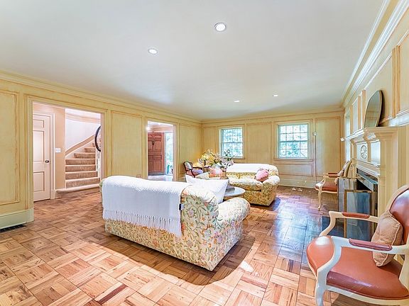 5th image of 28 San Rafael Dr