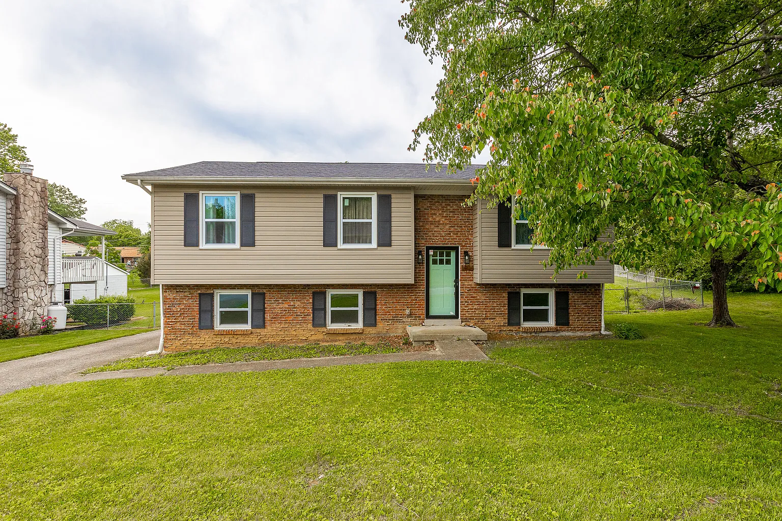 1404 Pipestone Ct photo 1