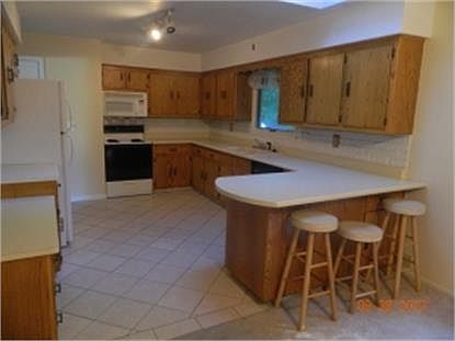 5th image of 240 Crestwood Dr