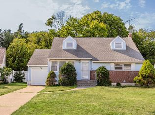 21 Morris Rd, Bethpage, NY 11714