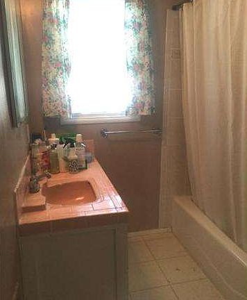 5th image of 15514 S Berendo Ave