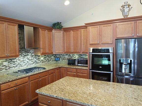 3rd image of 21 Tall Grass Ct