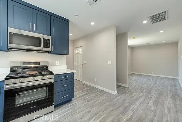 2 bed, 659 sqft, $3,000 — Photo 3