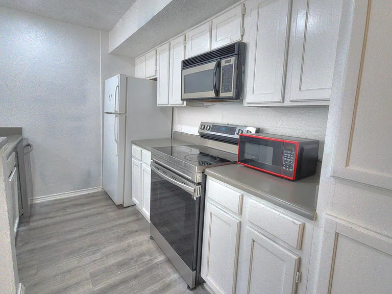 9827 Walnut St #205 — Photo 6