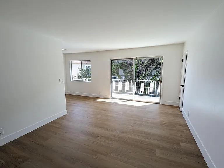 12415 Texas Ave #8 — Photo 4