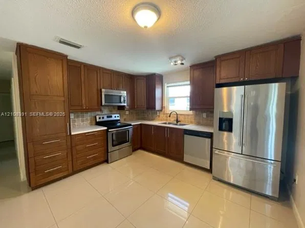 18233 Oleta Dr Unit 18233, North Miami Beach, FL 33160