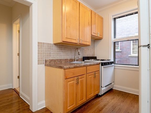 4th image of 6951 N Ashland Ave #N3