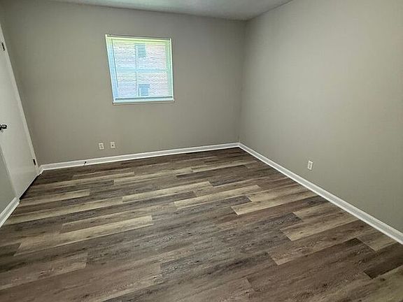 4th image of 2021 Cambridge Dr #37