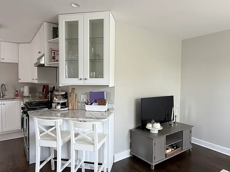 615 Sheridan Rd #3T — Photo 3
